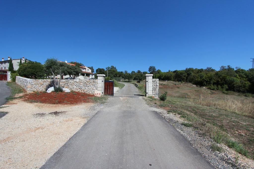 Apartments Bertetic Kanfanar Exterior photo